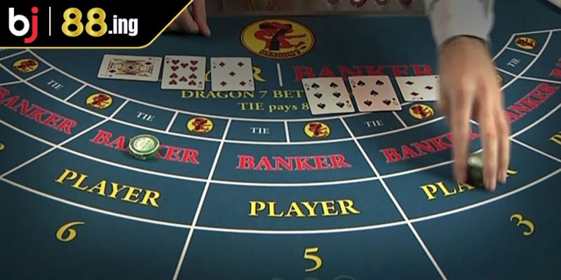 Baccarat là một trò chơi đánh bài đối kháng hấp dẫn